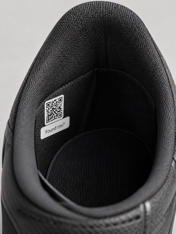 Football boots with a Givli QR label